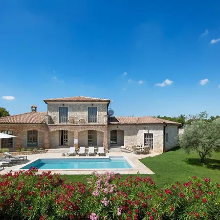 Rustic Seseli With A Pool In Istria Villa *