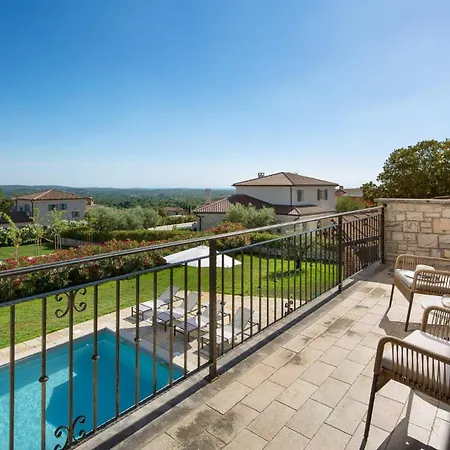 Villa Rustic Seseli With A Pool In Istria
